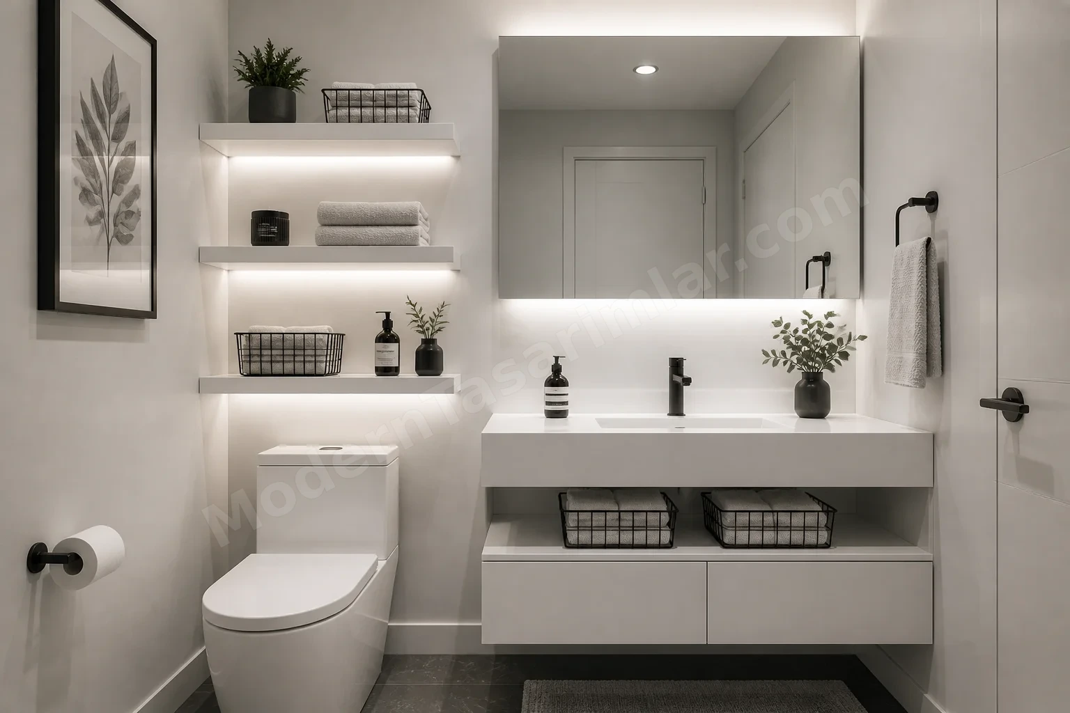 Beyaz parlak açık raflar ve çerçevesiz ayna ile monokrom küçük banyo