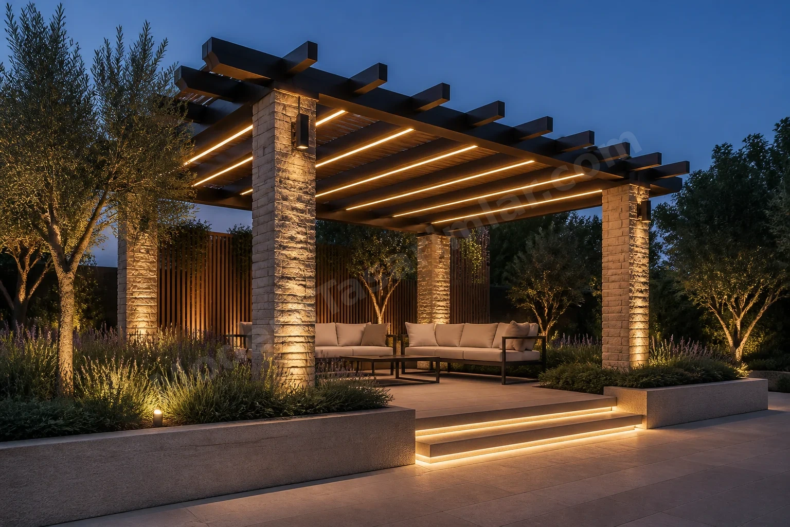 Kirişlere entegre LED olan pergola ve taş kolonlar