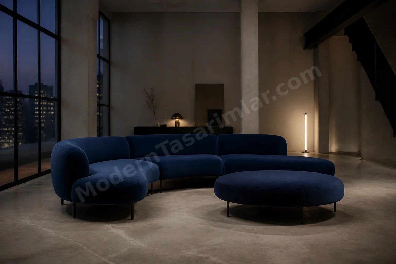 Loft mekânda derin mavi kadife kıvrımlı modüler oturma