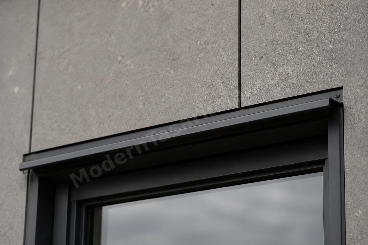 Pencere üstü flaş ve damlalıklı geri dönüştürülmüş panel başlığı detayı