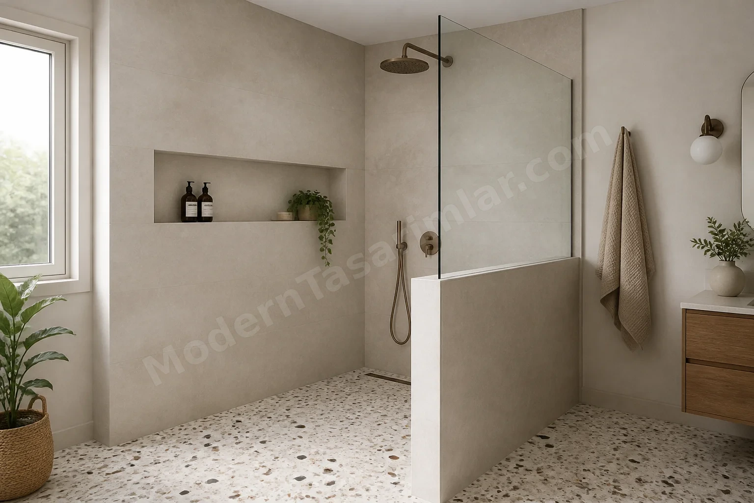 Yarım cam bölmeli walk-in duş, terrazzo görünümlü zemin ve entegre raf